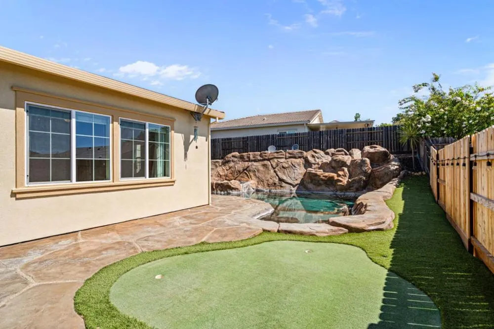 806 Fairywren Court Lincoln, CA 95648