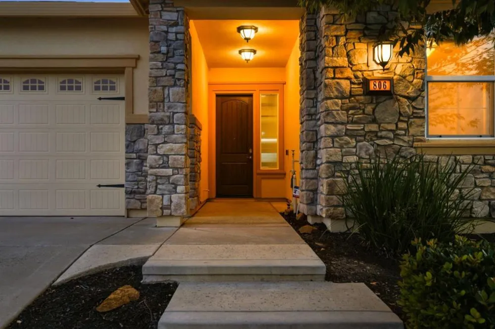 806 Fairywren Court Lincoln, CA 95648