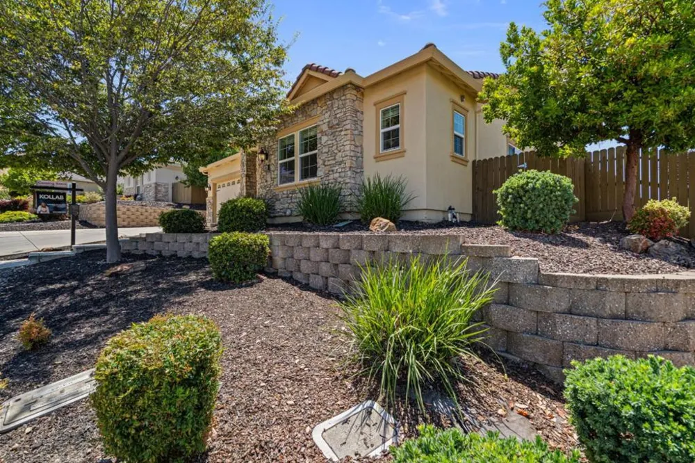 806 Fairywren Court Lincoln, CA 95648