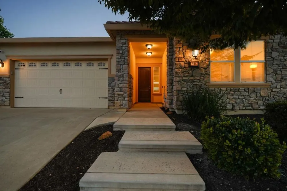 806 Fairywren Court Lincoln, CA 95648