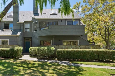 913 Shoreline Drive