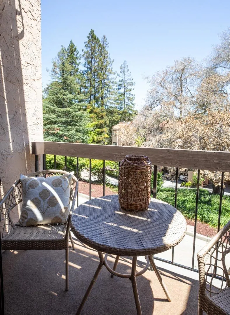 2379 Lyall Way Belmont, CA 94002