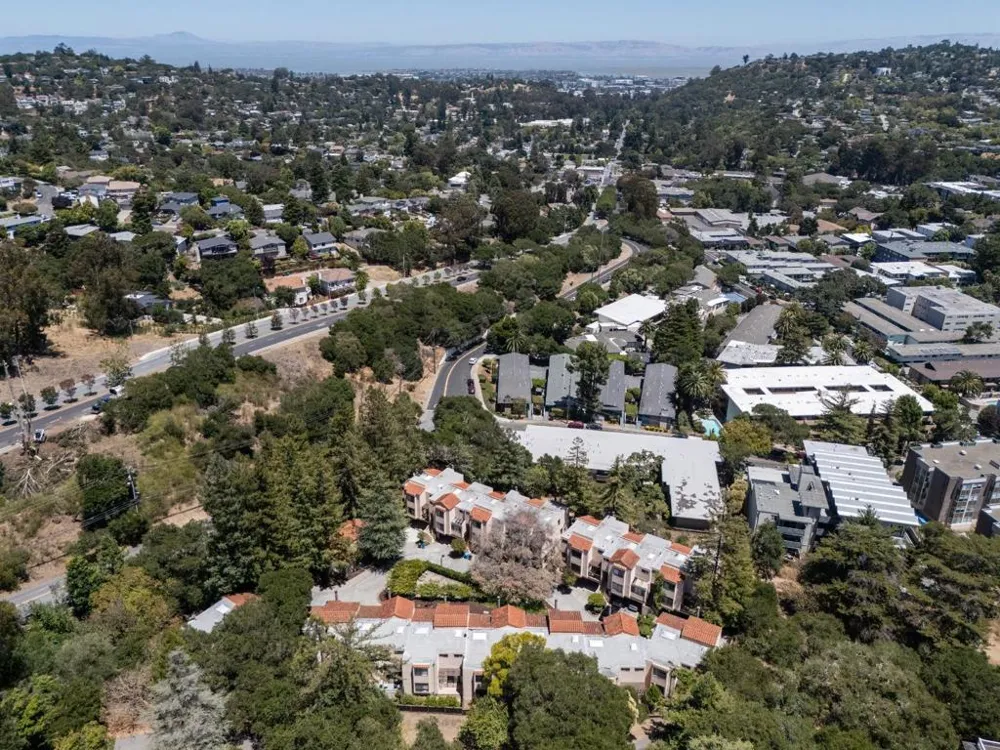 2379 Lyall Way Belmont, CA 94002