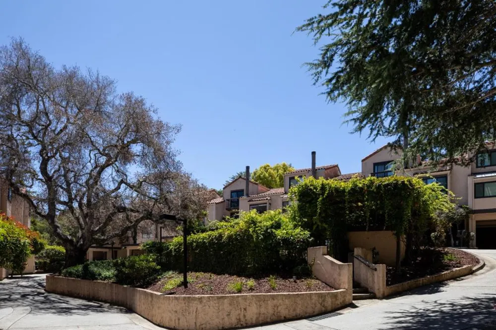 2379 Lyall Way Belmont, CA 94002