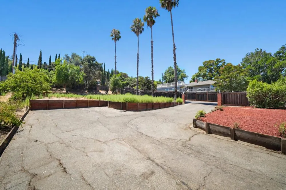 15055 Blossom Hill Road Los Gatos, CA 95032