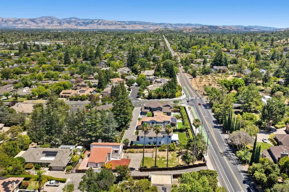 15055 Blossom Hill Road Los Gatos, CA 95032