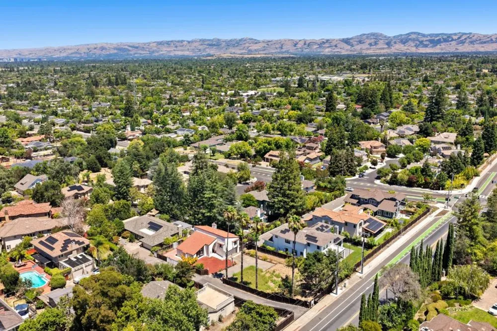15055 Blossom Hill Road Los Gatos, CA 95032