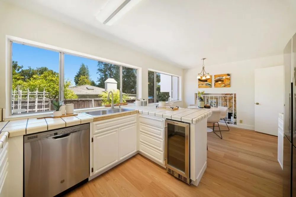 15055 Blossom Hill Road Los Gatos, CA 95032