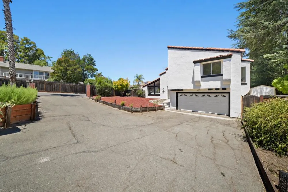 15055 Blossom Hill Road Los Gatos, CA 95032