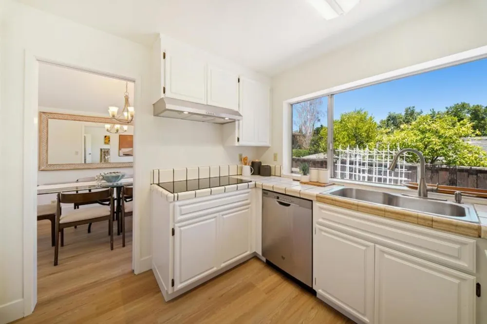 15055 Blossom Hill Road Los Gatos, CA 95032