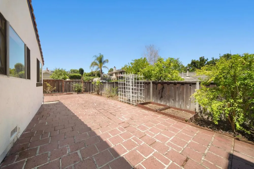 15055 Blossom Hill Road Los Gatos, CA 95032