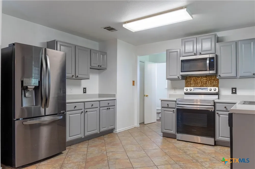 2209 Canvas Back Drive Taylor, TX 76574
