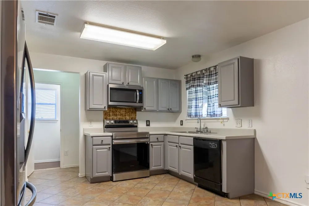 2209 Canvas Back Drive Taylor, TX 76574