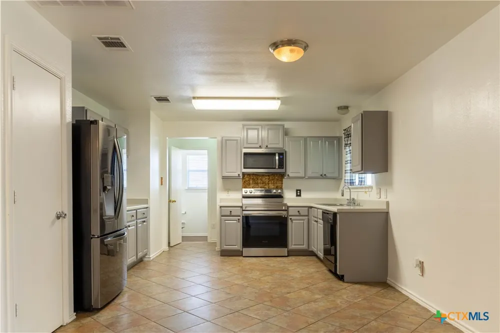 2209 Canvas Back Drive Taylor, TX 76574