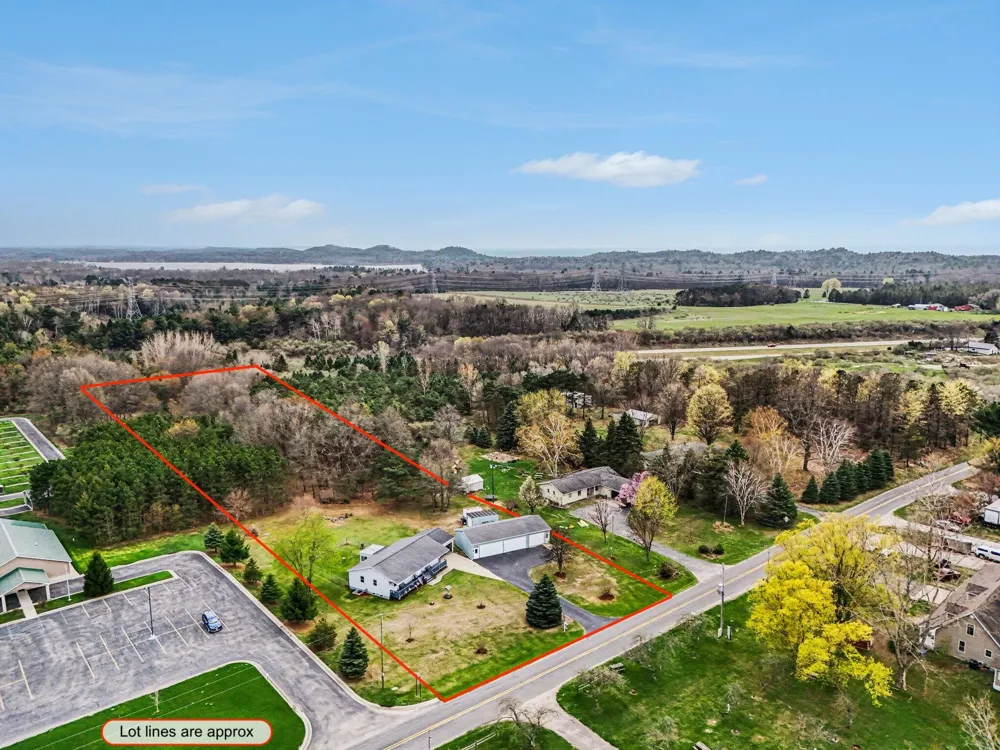 4935 W Deren Road Ludington, MI 49431