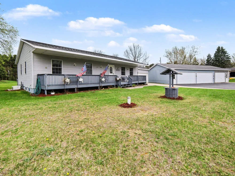 4935 W Deren Road Ludington, MI 49431