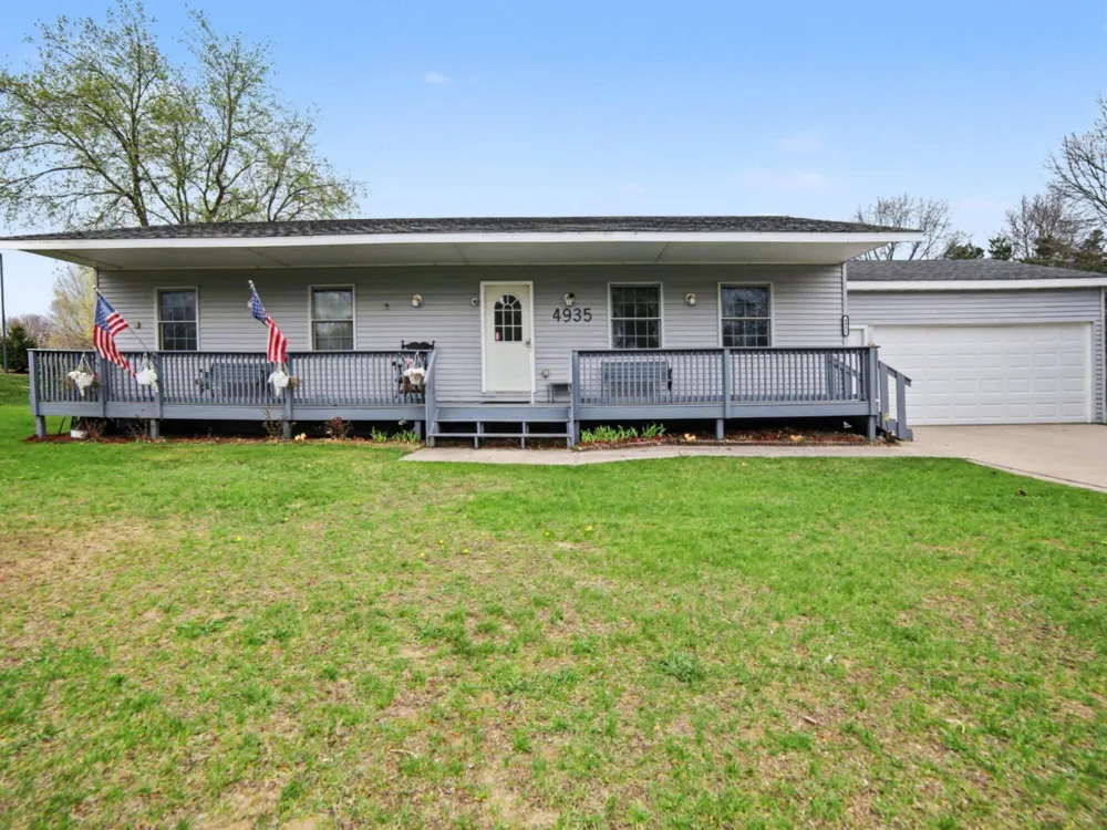 4935 W Deren Road Ludington, MI 49431