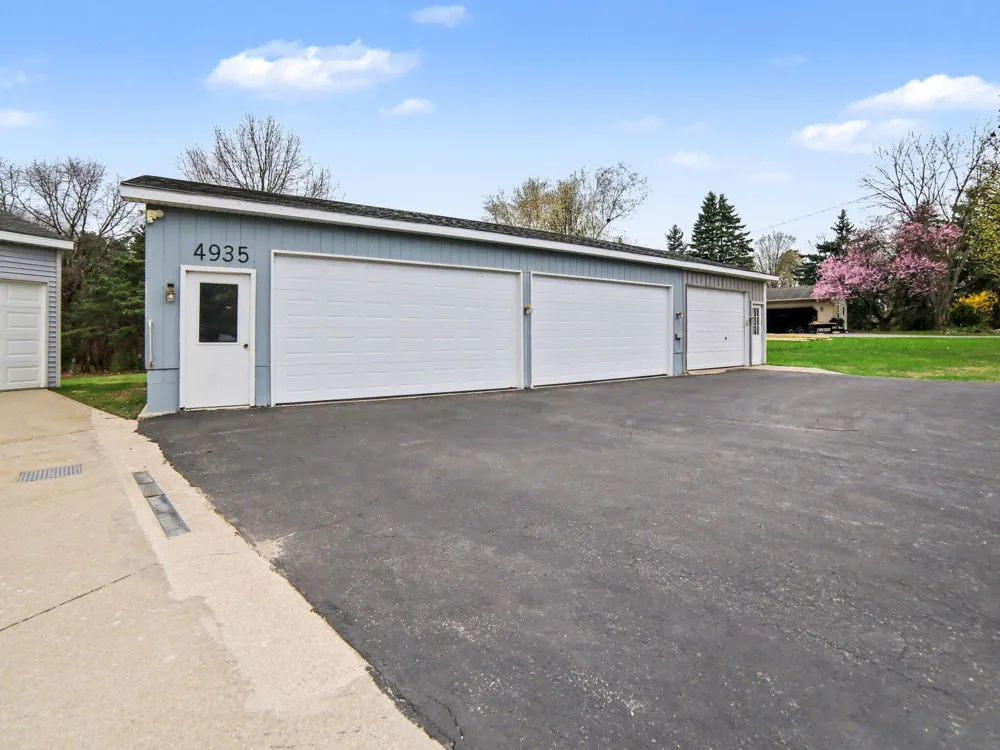 4935 W Deren Road Ludington, MI 49431
