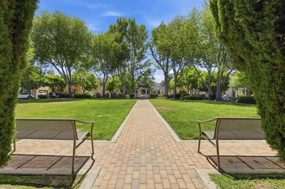 113 Beacon Street Mountain View, CA 94040