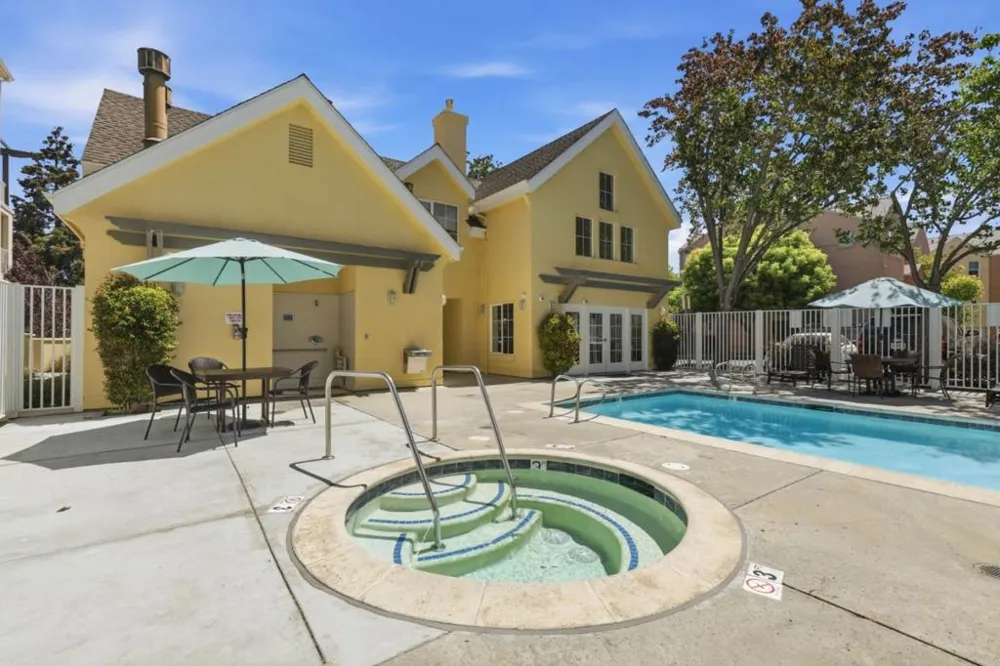 113 Beacon Street Mountain View, CA 94040