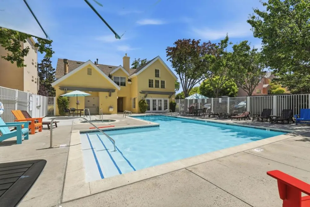 113 Beacon Street Mountain View, CA 94040
