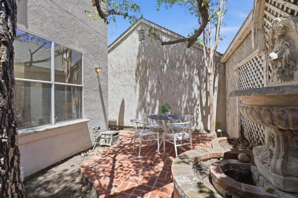 113 Beacon Street Mountain View, CA 94040