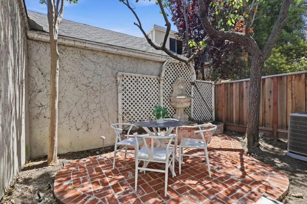 113 Beacon Street Mountain View, CA 94040