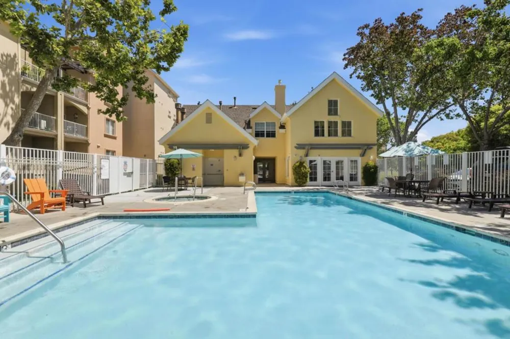 113 Beacon Street Mountain View, CA 94040