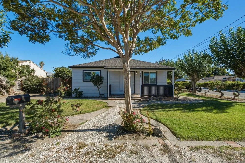311 Santa Ana Road Hollister, CA 95023