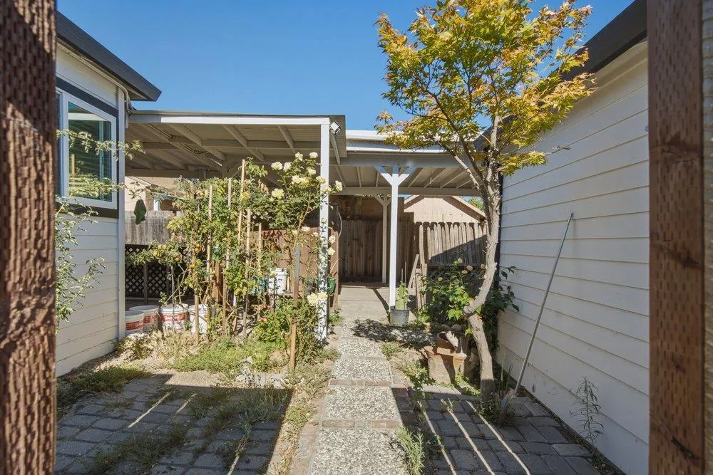 311 Santa Ana Road Hollister, CA 95023