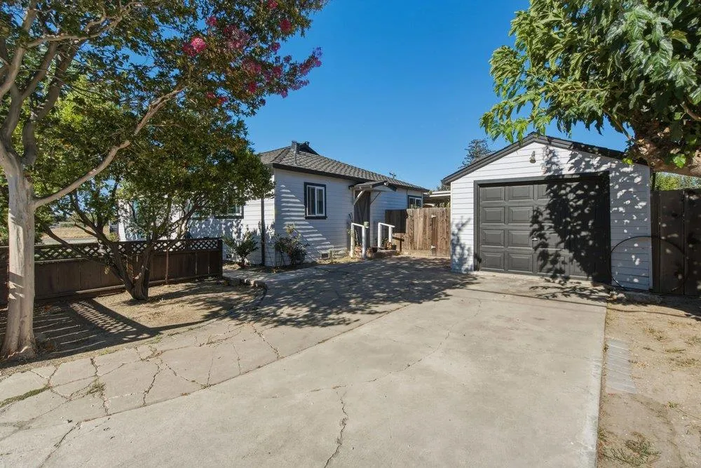 311 Santa Ana Road Hollister, CA 95023