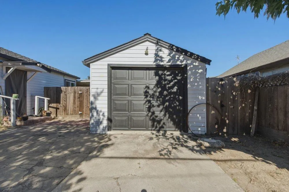 311 Santa Ana Road Hollister, CA 95023