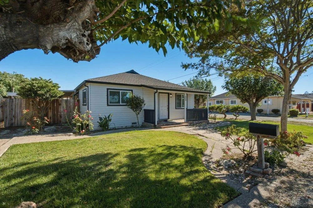 311 Santa Ana Road Hollister, CA 95023