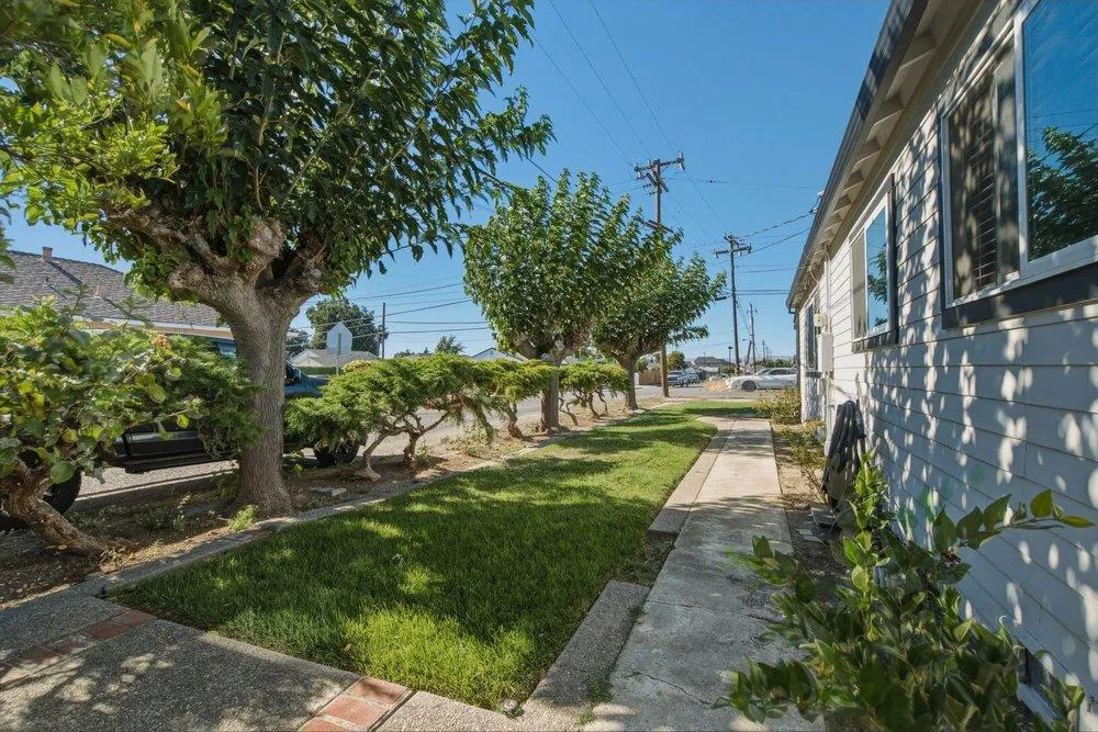 311 Santa Ana Road Hollister, CA 95023