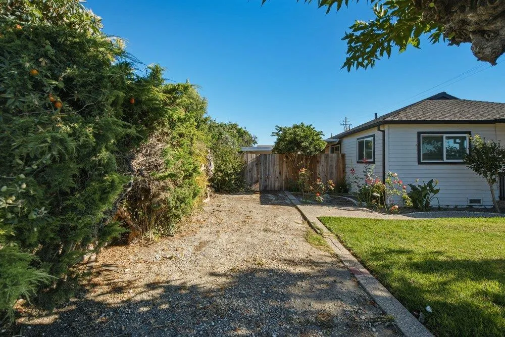 311 Santa Ana Road Hollister, CA 95023