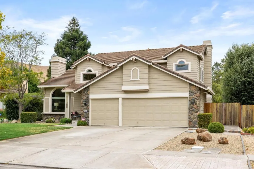 20382 Franciscan Way Salinas, CA 93908