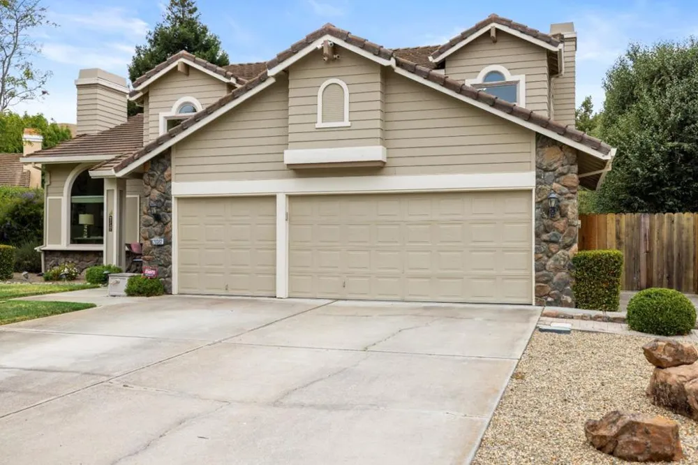20382 Franciscan Way Salinas, CA 93908