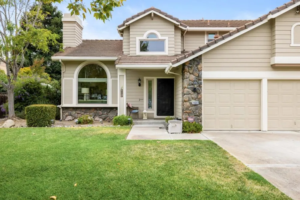 20382 Franciscan Way Salinas, CA 93908