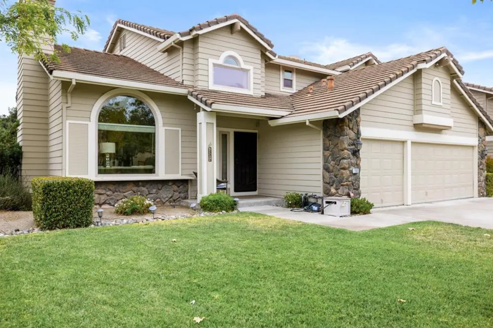 20382 Franciscan Way Salinas, CA 93908