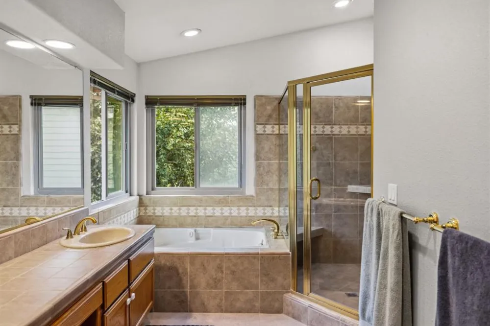 20382 Franciscan Way Salinas, CA 93908