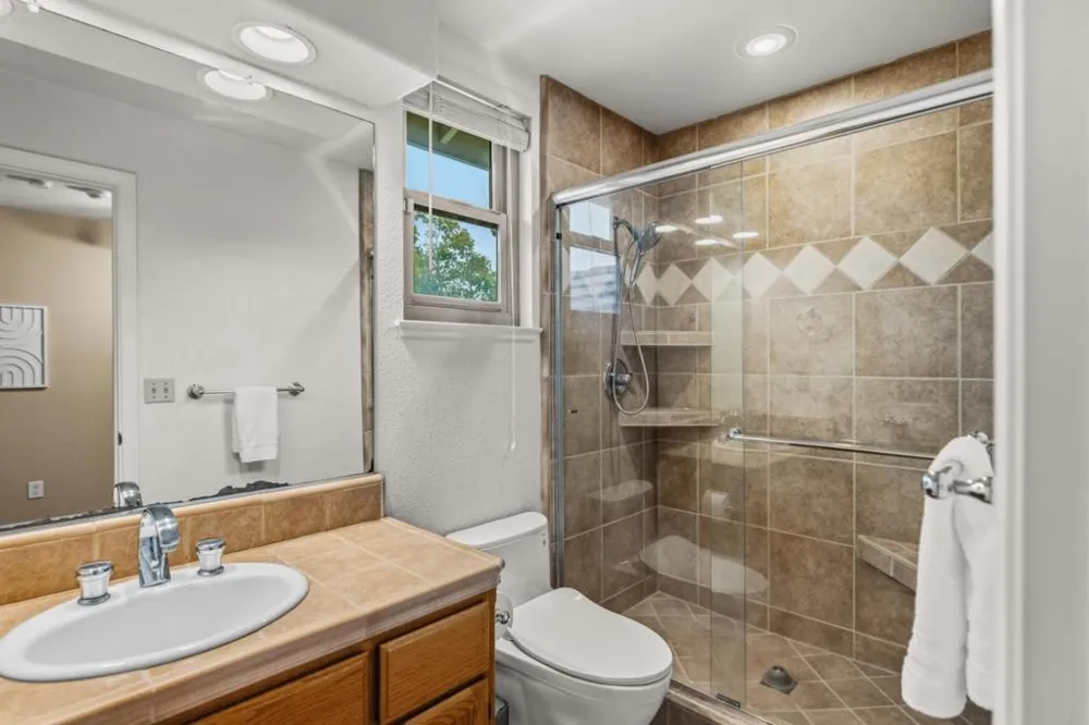 20382 Franciscan Way Salinas, CA 93908