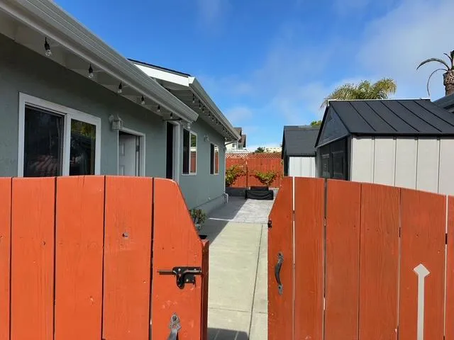 2114 Derby Avenue #B Capitola, CA 95010