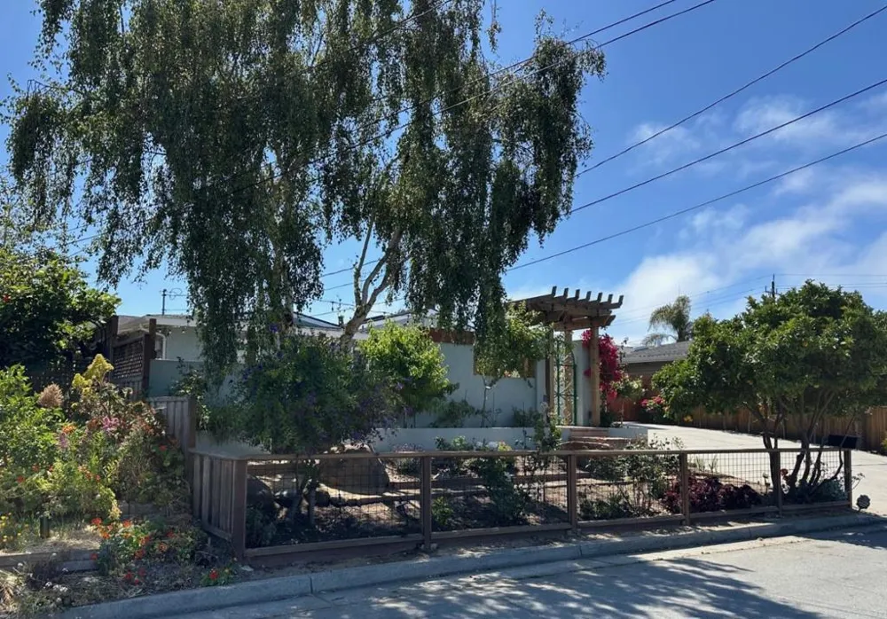 2114 Derby Avenue #B Capitola, CA 95010