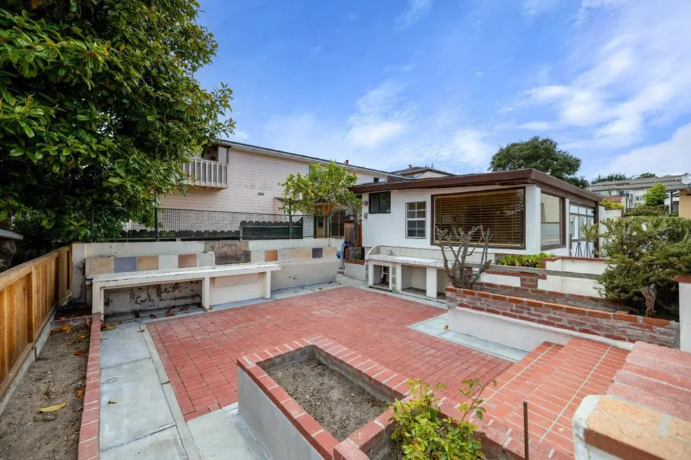833 Hellam Street Monterey, CA 93940