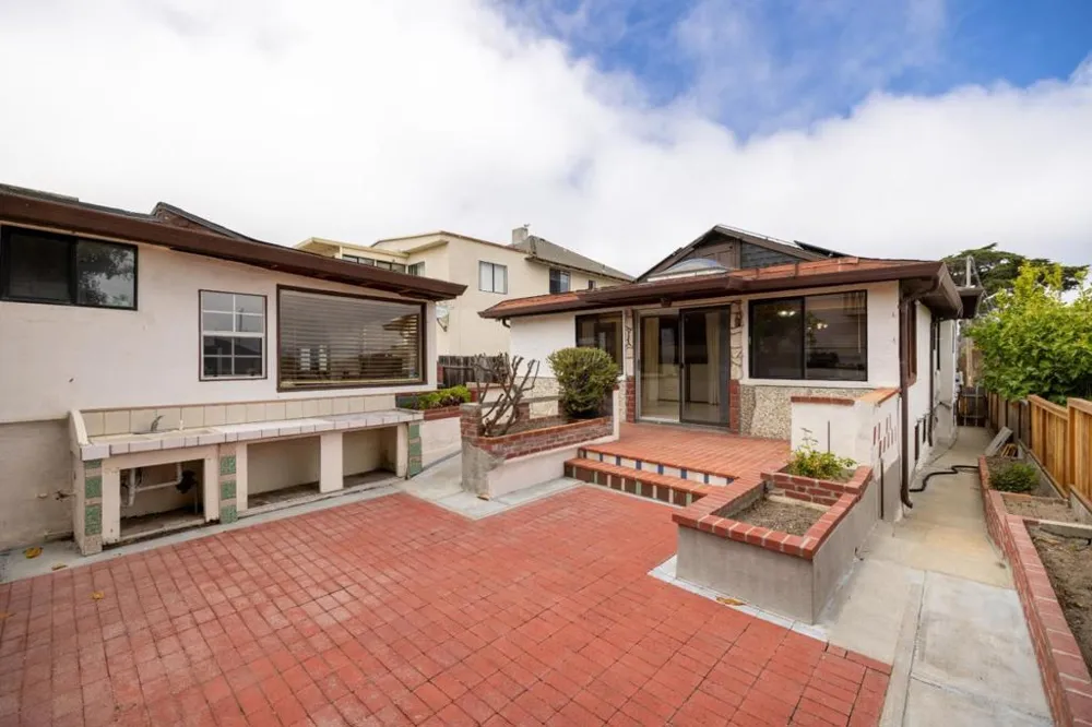 833 Hellam Street Monterey, CA 93940