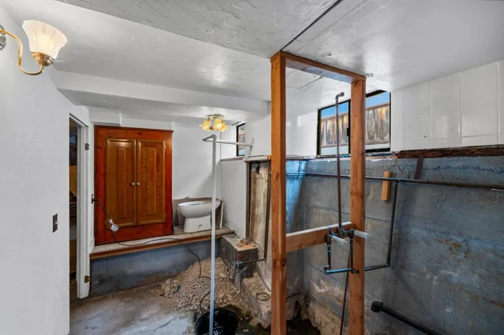833 Hellam Street Monterey, CA 93940