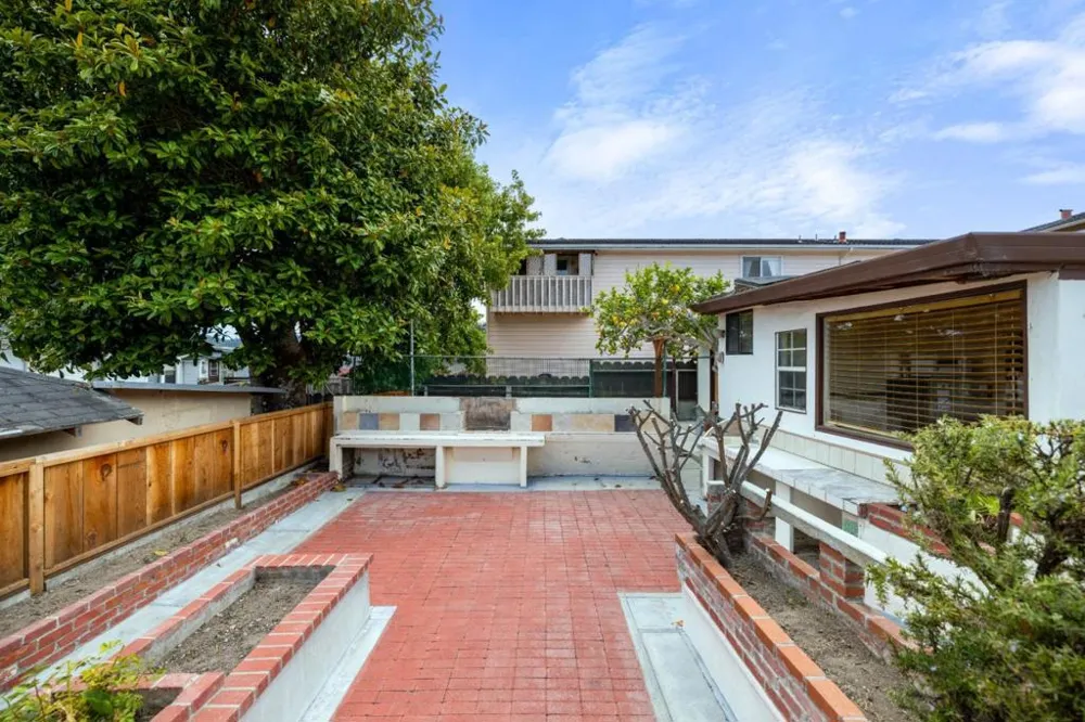 833 Hellam Street Monterey, CA 93940
