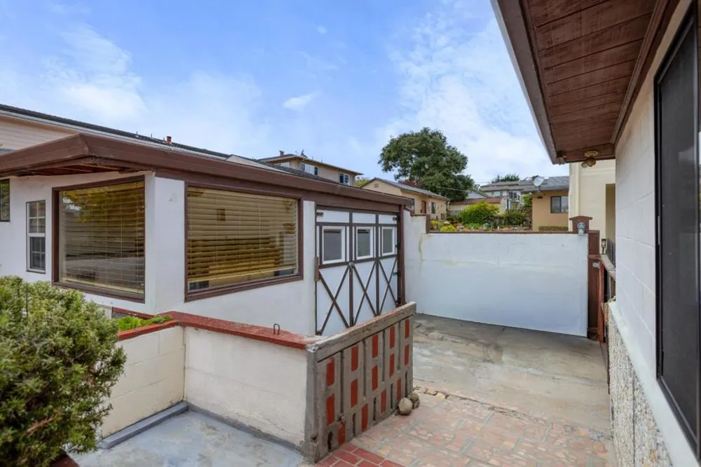833 Hellam Street Monterey, CA 93940