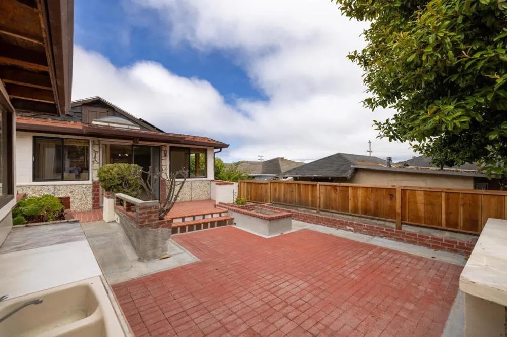833 Hellam Street Monterey, CA 93940