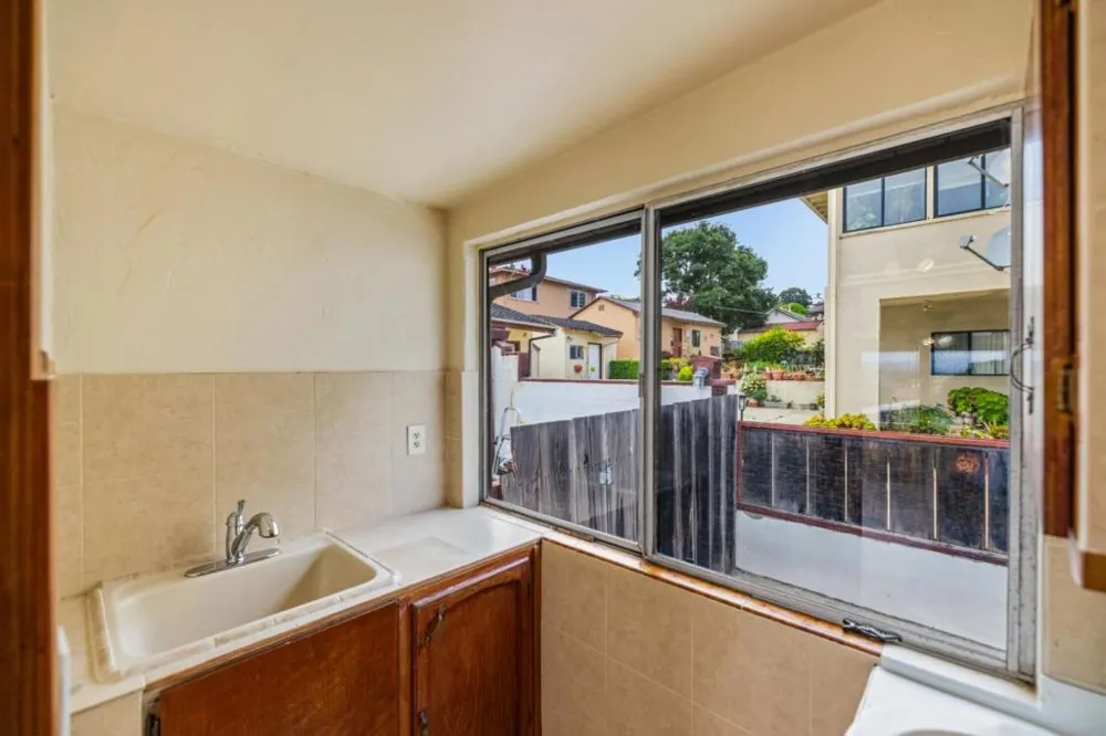 833 Hellam Street Monterey, CA 93940